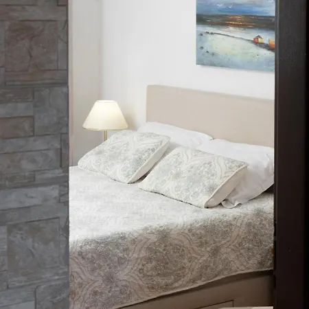 Vintage Spartium With Free Parking Apartamento Makarska