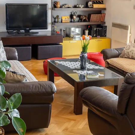 Vintage Spartium With Free Parking Apartamento