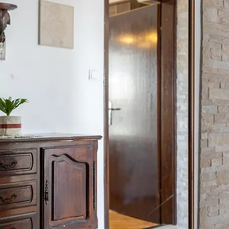 Vintage Spartium With Free Parking Apartamento