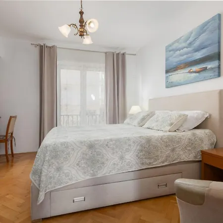 Vintage Spartium With Free Parking Apartamento